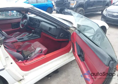 1987 Chevrolet Corvette z USA, uszkodzony, nr VIN 1G1YY3185H5125214